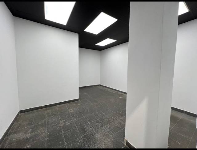 915M² WAREHOUSE TO LET IN LASER PARK